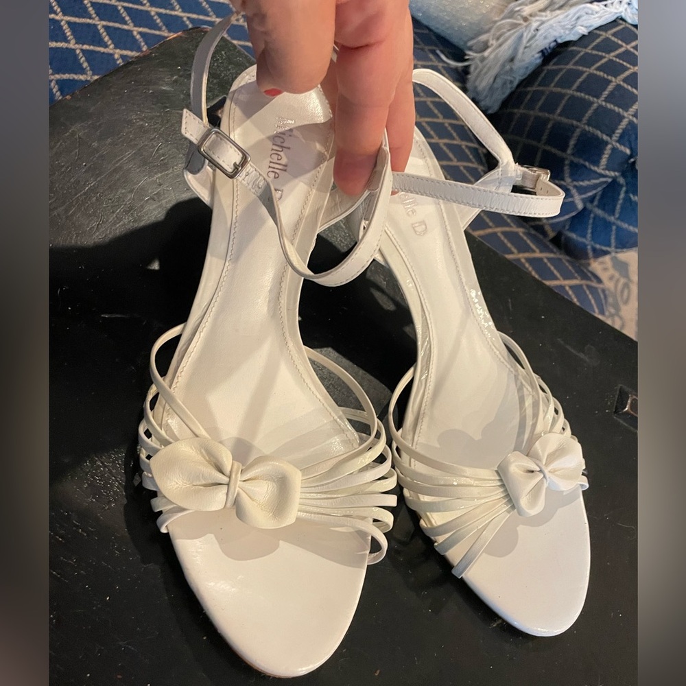 Michelle D white sandals size 9.5